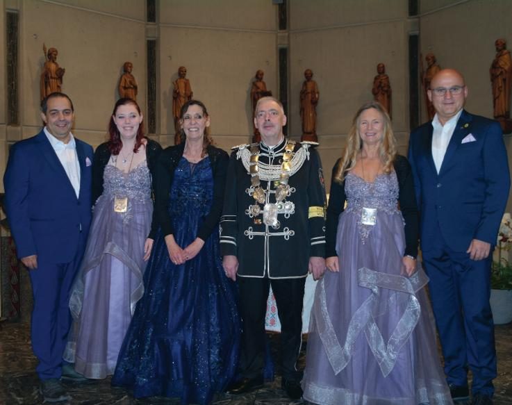 Das Kaiserhaus 2026: Ministerin Jennifer Nys-Horn mit Dirk Nys, Kaiser Stephan Horn mit Monika Horn und Ministerin Marion Drews mit Hardy Drews.